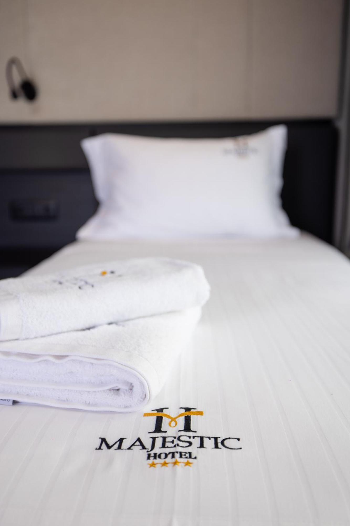 Hotel Majestic Радима Экстерьер фото